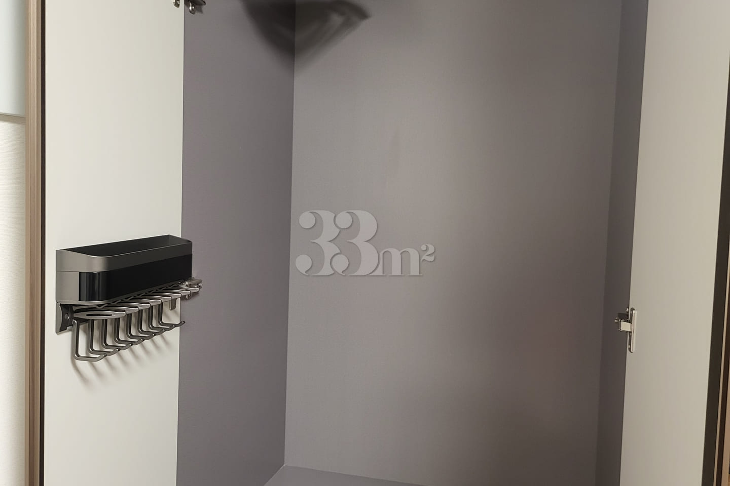 New studio apartment in a prime location righ 9th image