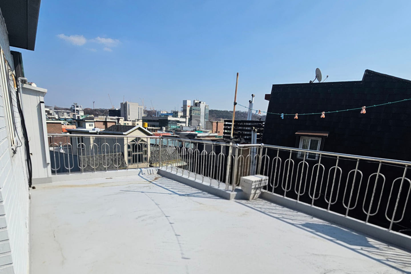 Standalone rooftop unit, 2 minutes from Sungk 13th image