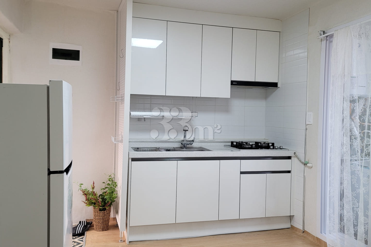 4. Fully renovated, 2 rooms with good natural 8th image