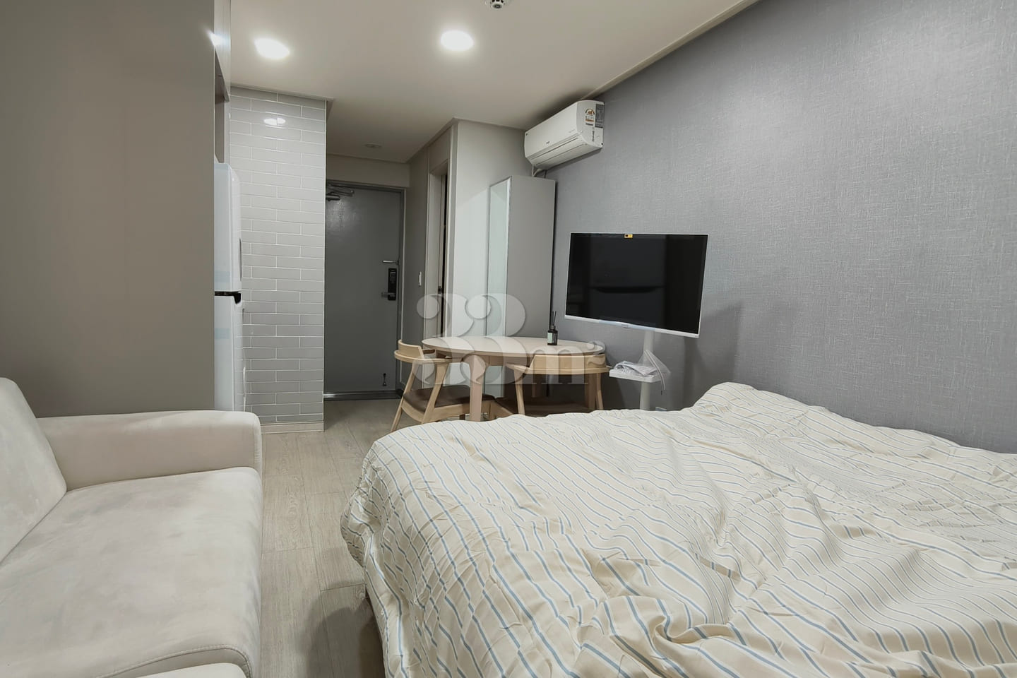 Newly built property right next to Sillim Sta 1th image