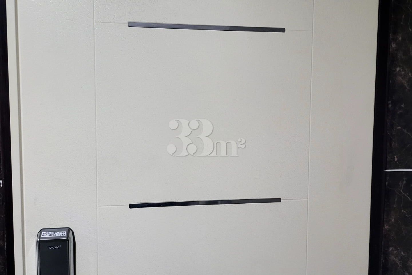 Clean accommodation with convenient transport 4th image