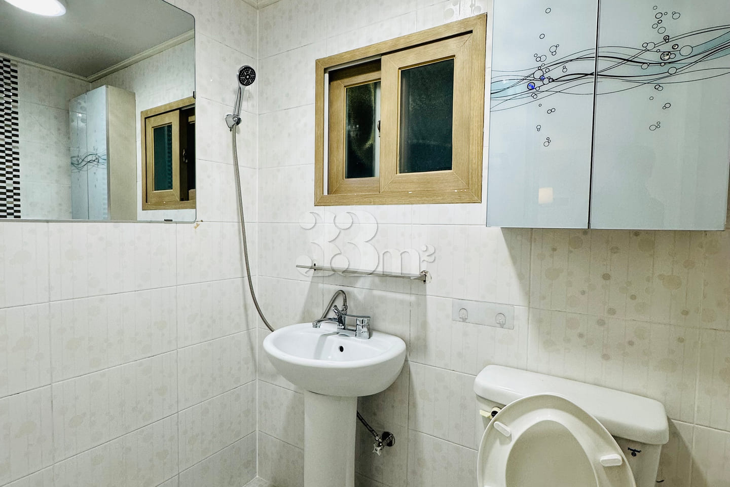 Women-only, fully furnished apartment near th 7th image