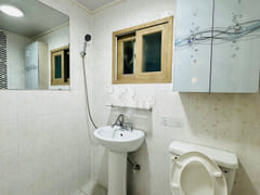 Women-only, fully furnished apartment near th 7th image