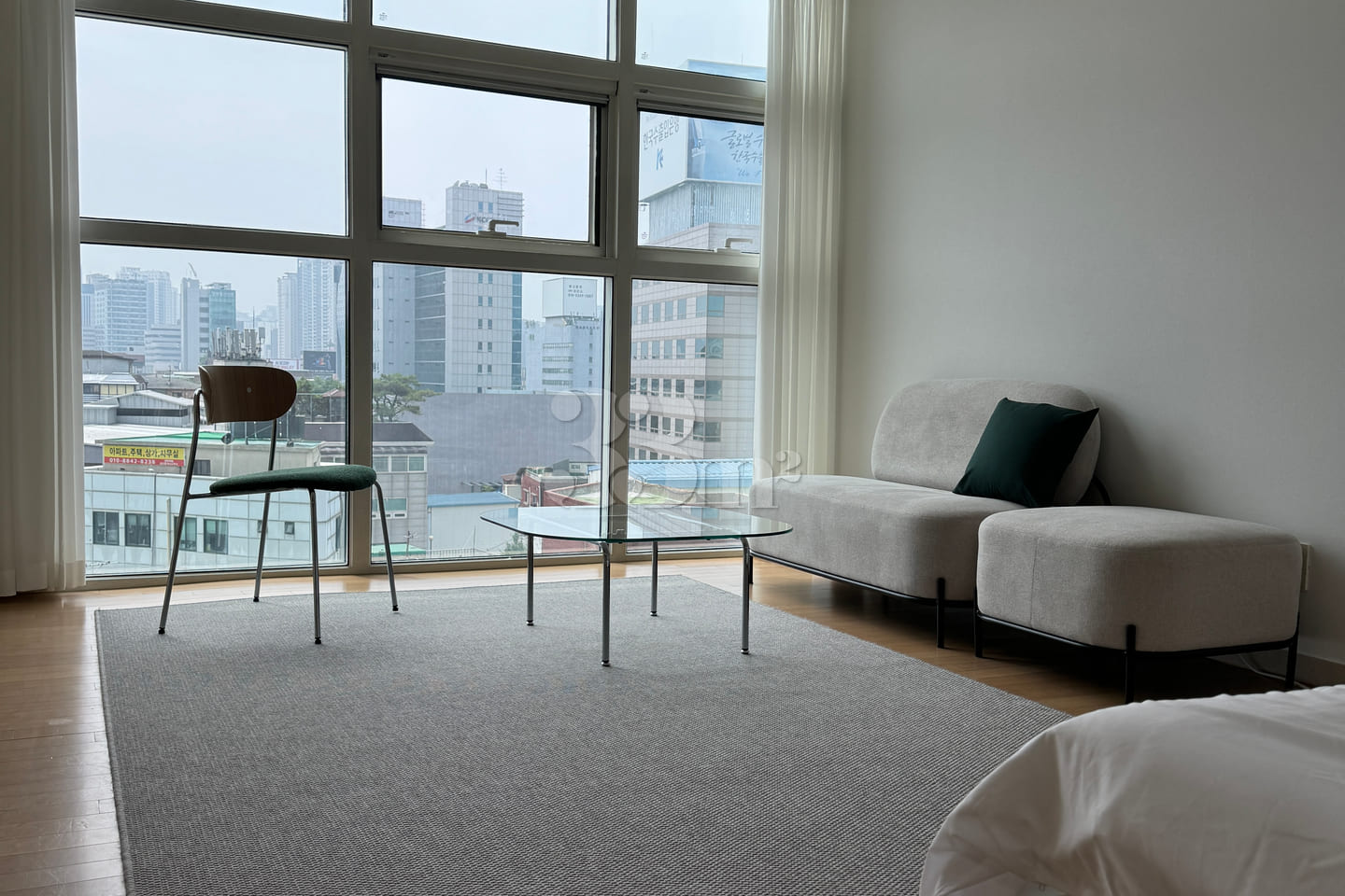9-pyeong unit with floor-to-ceiling windows,  2th image