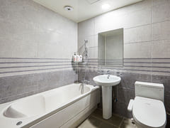 Suwon's Best Accommodation with a Whirlpool B 3th image