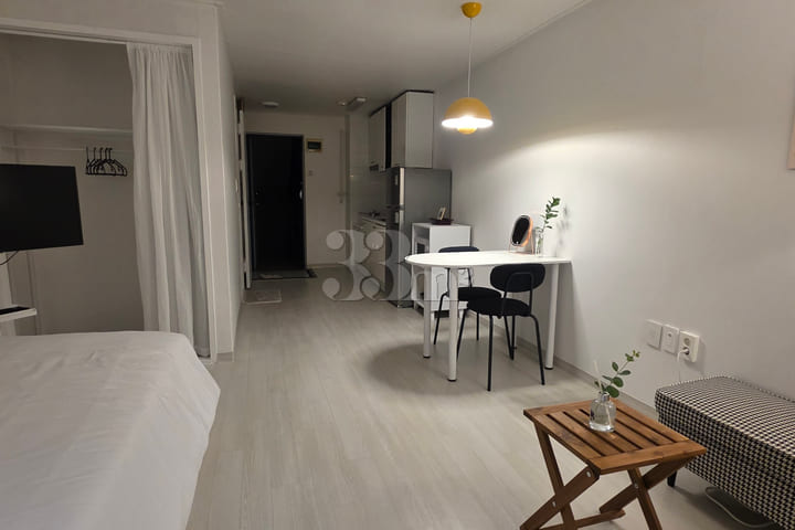 Trendy Hongdae hotspot; 8 minutes from Hongik