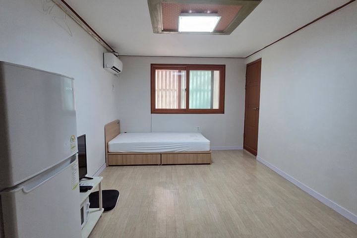 Affordable studio apartment in Gokseon-dong, 2th image