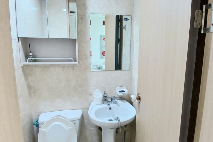 Room 202 8th image