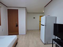 Neat studio apartment in Gokseon-dong, Suwon 0th image