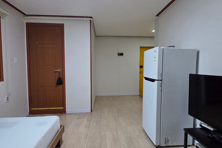 Neat studio apartment in Gokseon-dong, Suwon 0th image