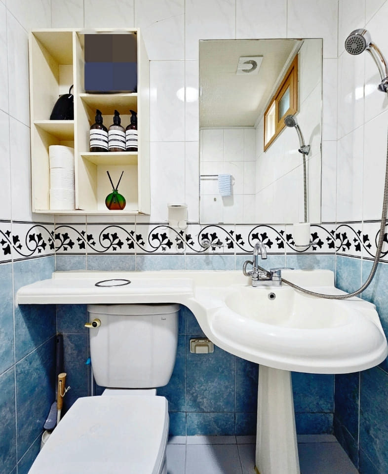 Fully furnished studio apartment near the cou 14th image