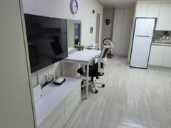 Spacious and quiet room near Sinsa Station 1th image