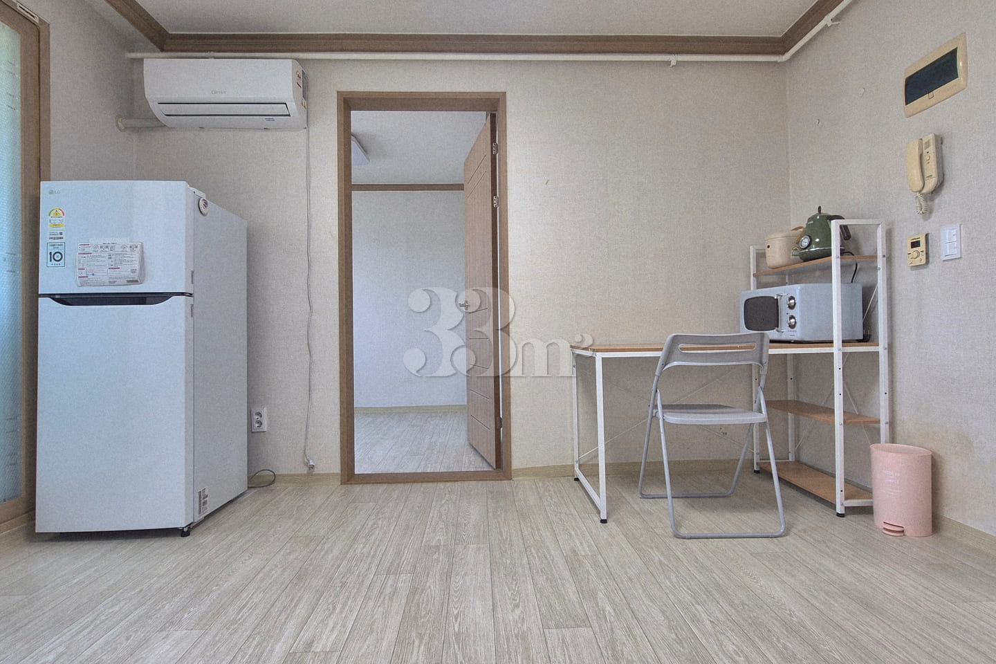 A sun-drenched room. 5th image