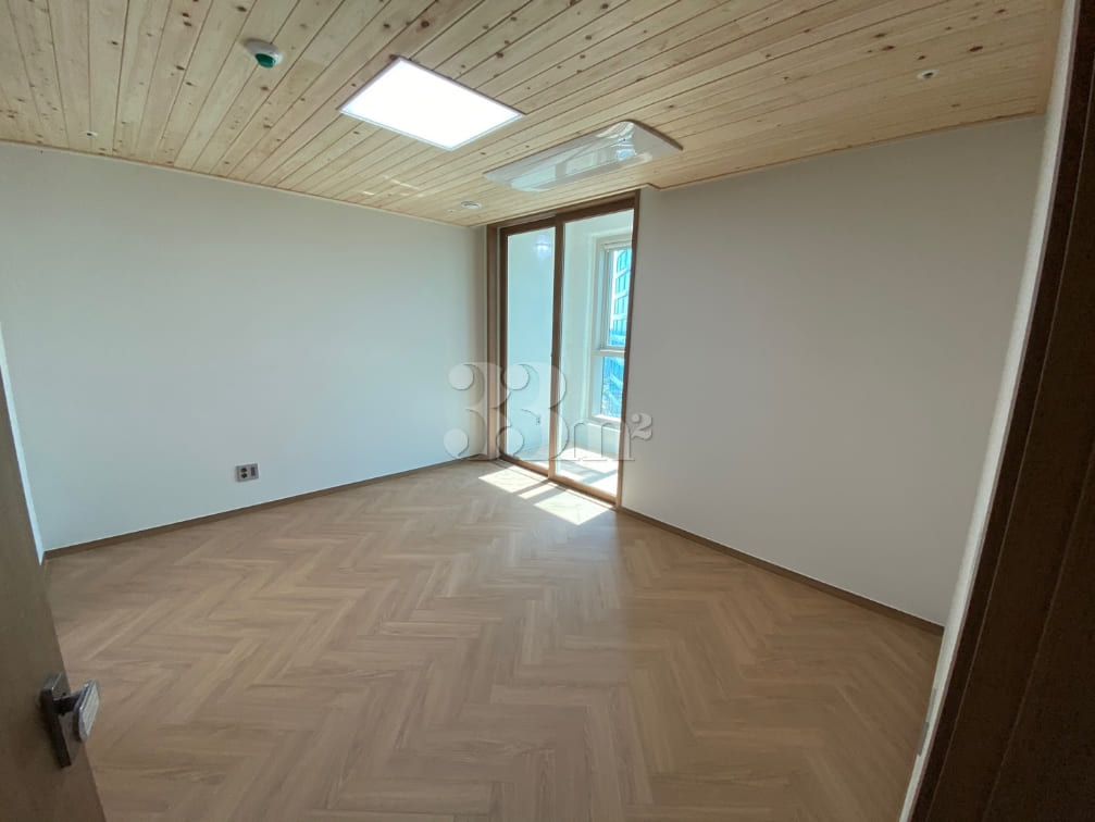1-minute walk from Busan Station, ocean view 2th image