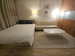 5 minutes from Gasan Station. Room with a ter 5th image