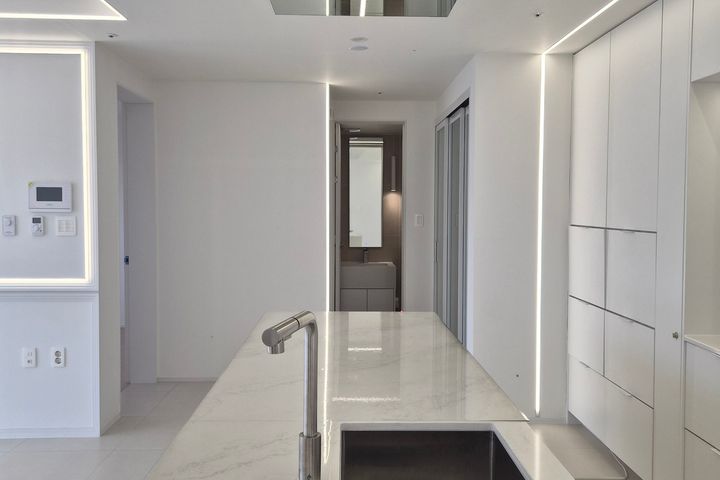 Newly built apartment within walking distance 3th image