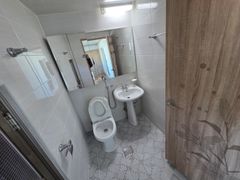 Spacious and affordable room B 10th image