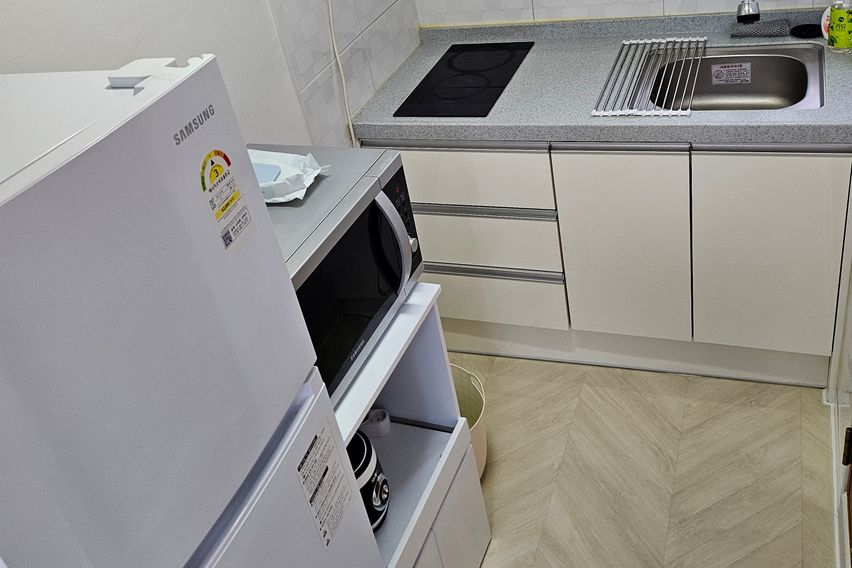 Moon 6번째 이미지