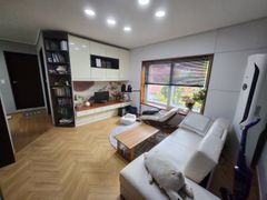 Two-room apartment with a private rooftop nea 2th image