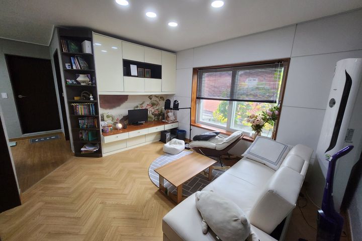 Two-room apartment with a private rooftop nea 2th image
