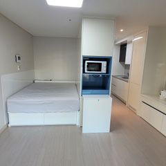 Convenient home with the best view in the hea Unit Image
