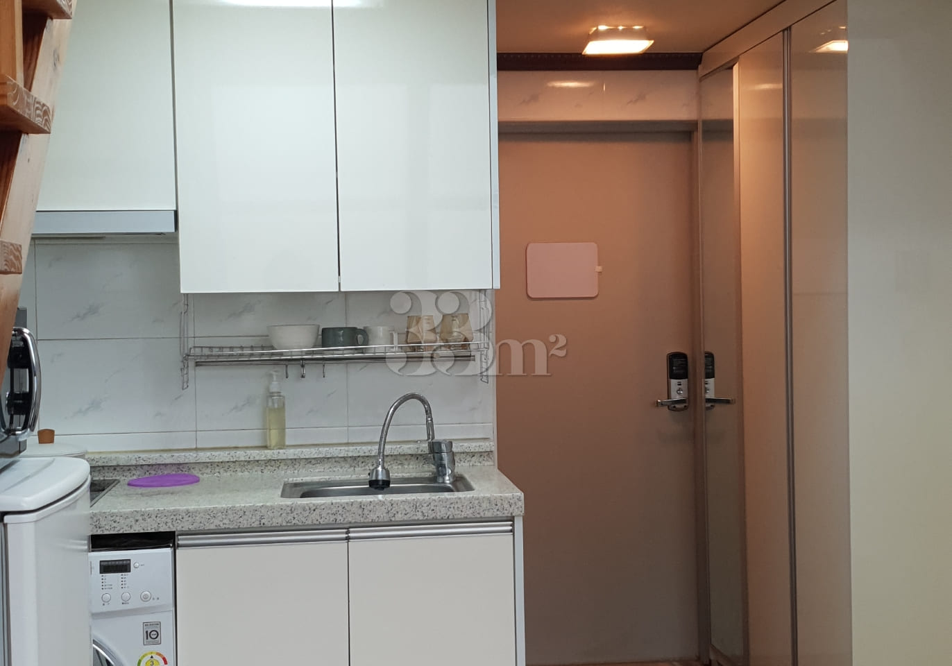 Spacious, bright, and quiet duplex 1th image