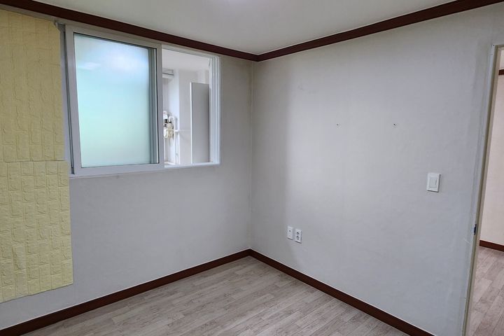 Spacious and Bright 32-Pyeong Home in Dongduc 7th image