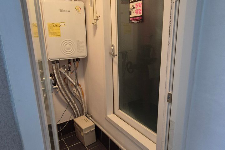 Fully furnished studio apartment, walking dis 4th image