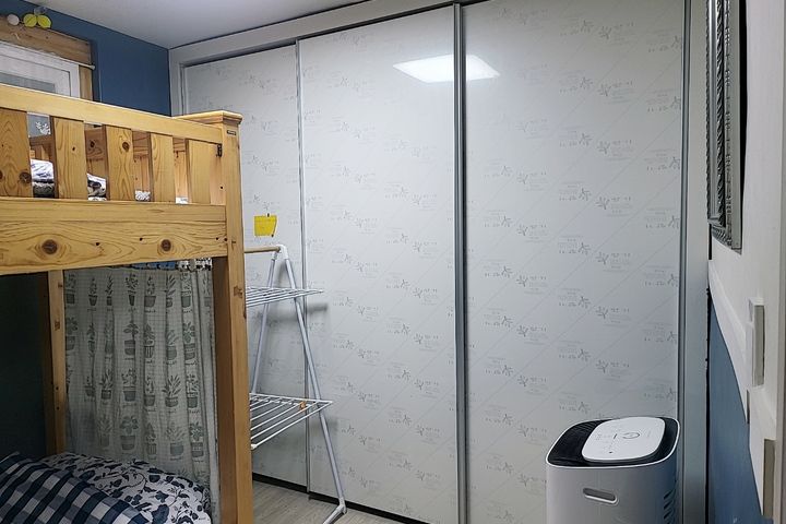 Blue Two-room apartment, available for 4-5 pe 2th image