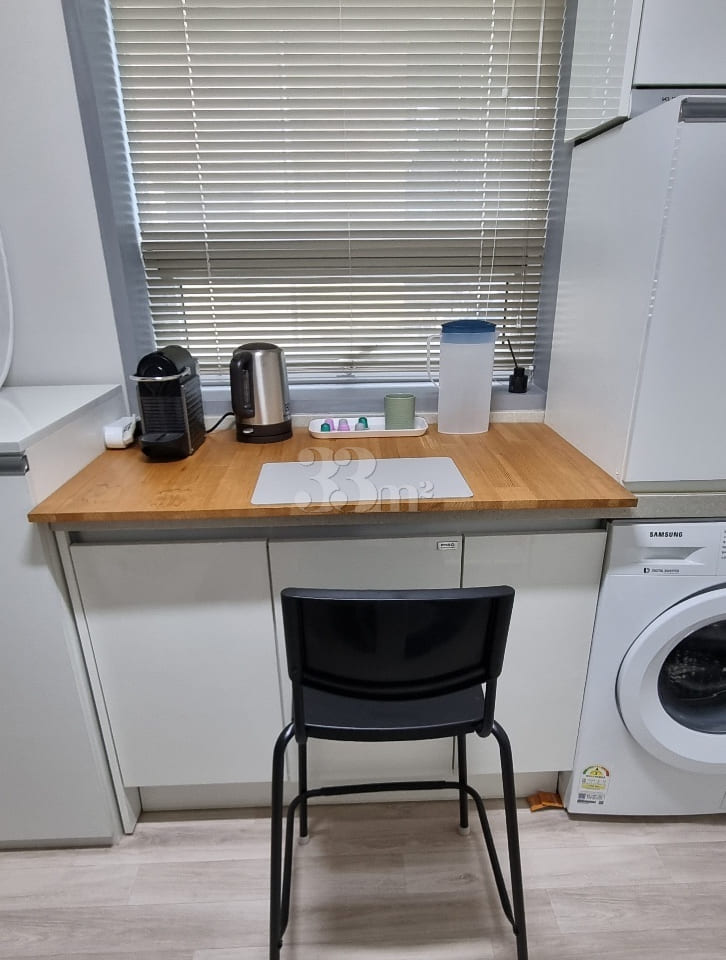 Fully furnished riverside studio, 2nd floor ( 4th image