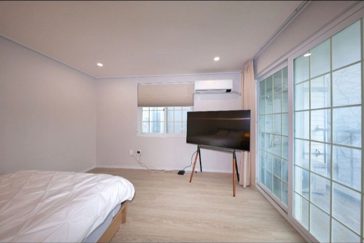 Chic and atmospheric accommodation in downtow 2th image