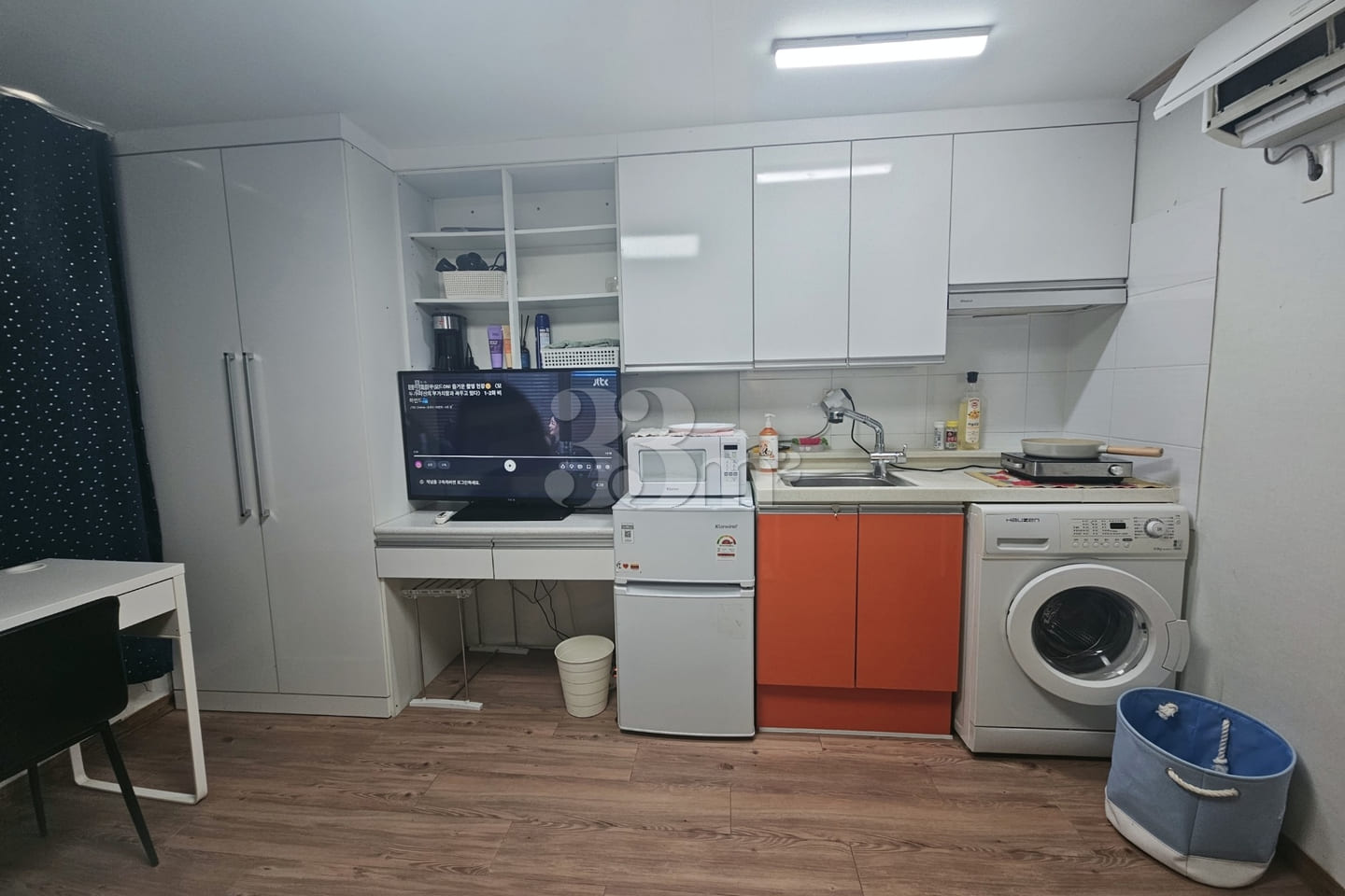 Clean and affordable studio apartment. 5th image
