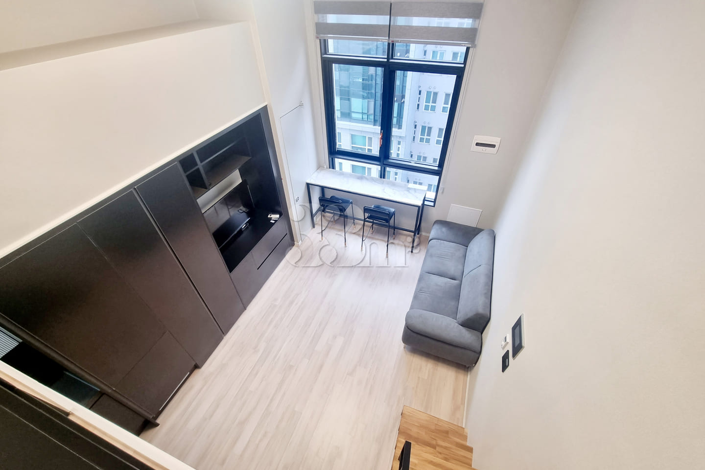 Modern Duplex, 11th Floor 11th image