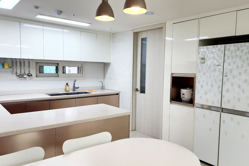 뻥뷰 탑층 3룸 2화 2번째 이미지