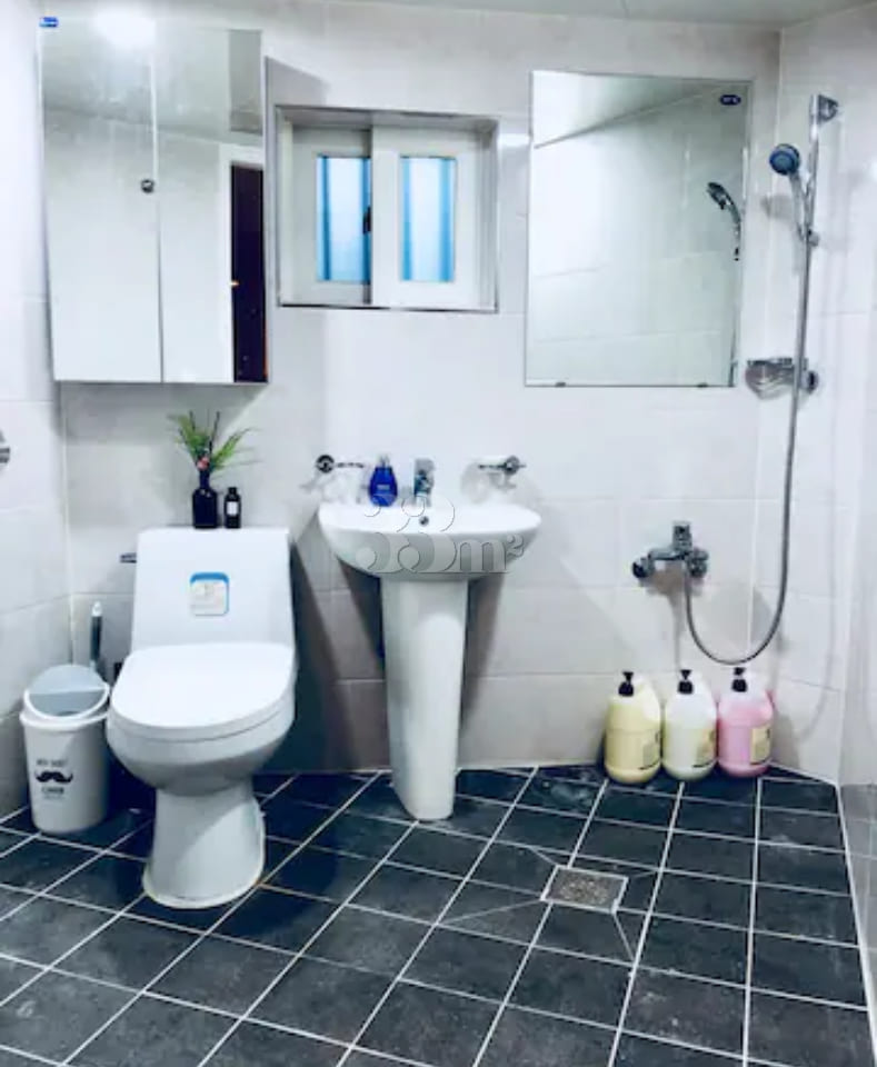 Gangnam Yeoksam Two-Bedroom Apartment with Fu 13th image