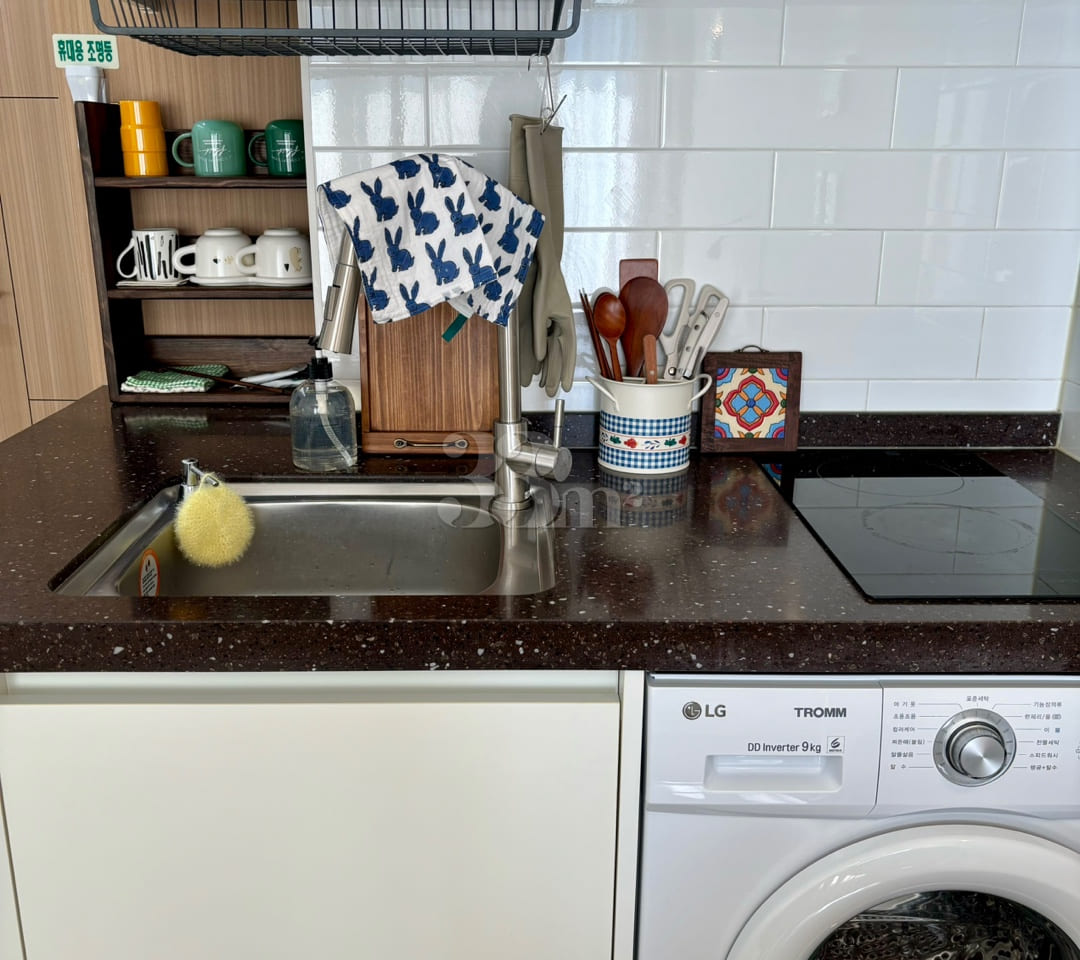 stay Small Room π
Aesthetic Accommodation 6th image