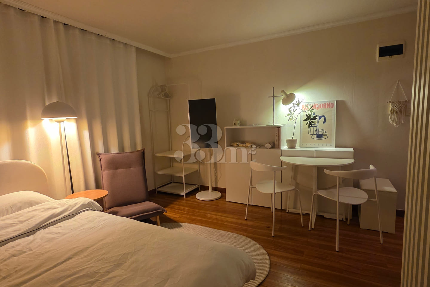 Verified-review studio apartment near Hongik 14th image