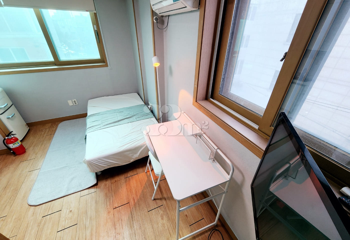 Large window, quiet and cozy 306 3th image