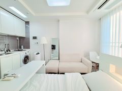 Hot spring with a full range of amenities and 1th image