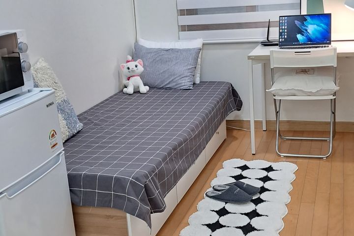 7-minute walk from Gangnam Station and Yeoksa 11th image