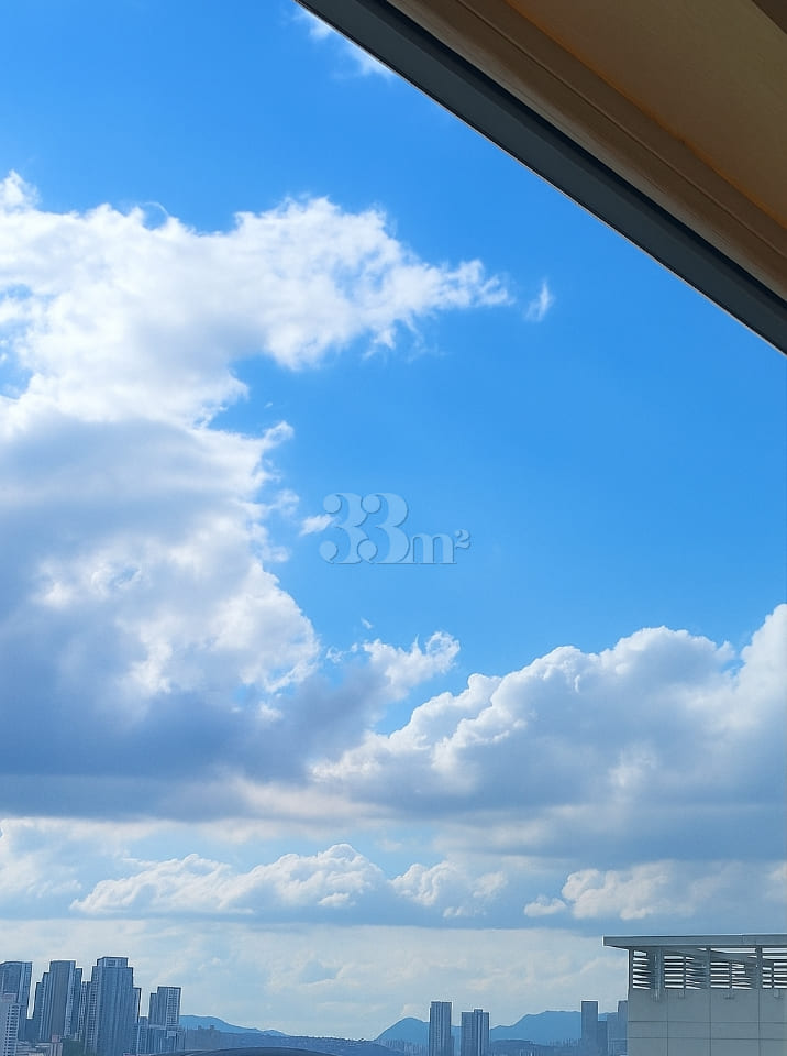 ✨️Sun-drenched view from the large window🌿 3th image