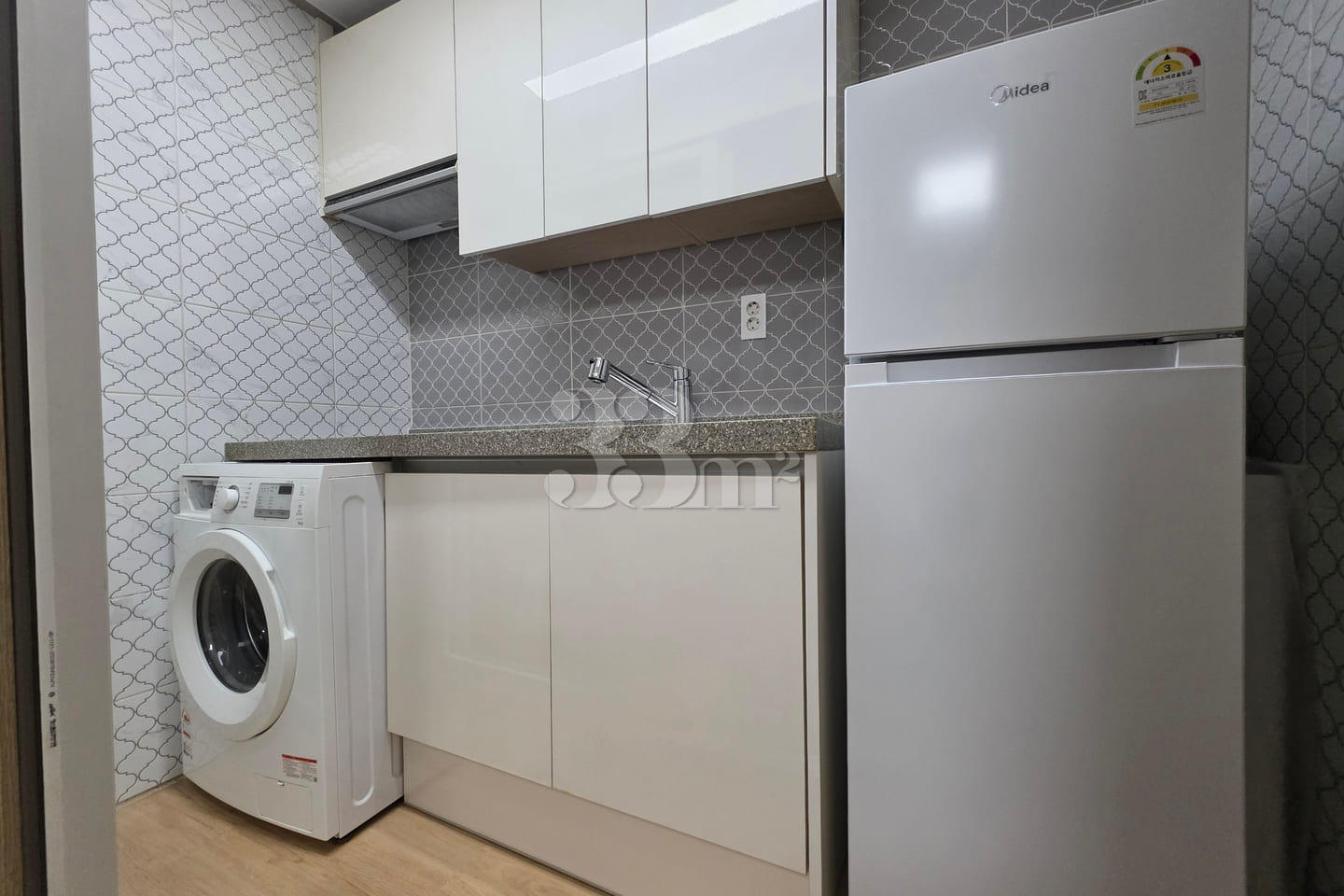 Refurbished studio apartment 3th image