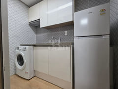 Refurbished studio apartment 3th image