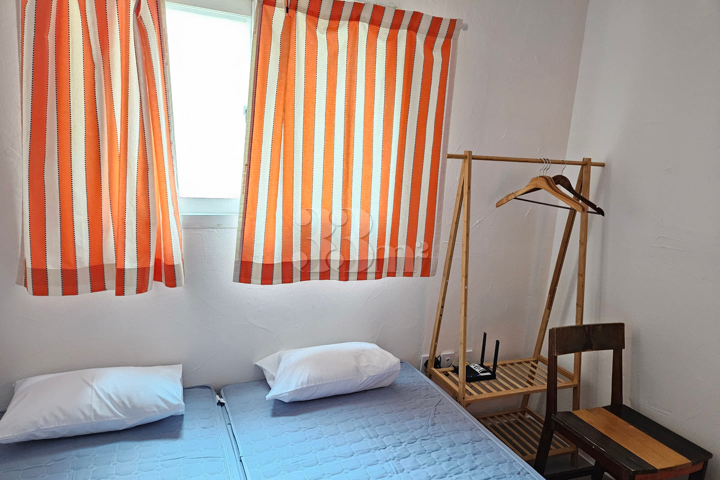 Bright and clean studio room for two 18th image