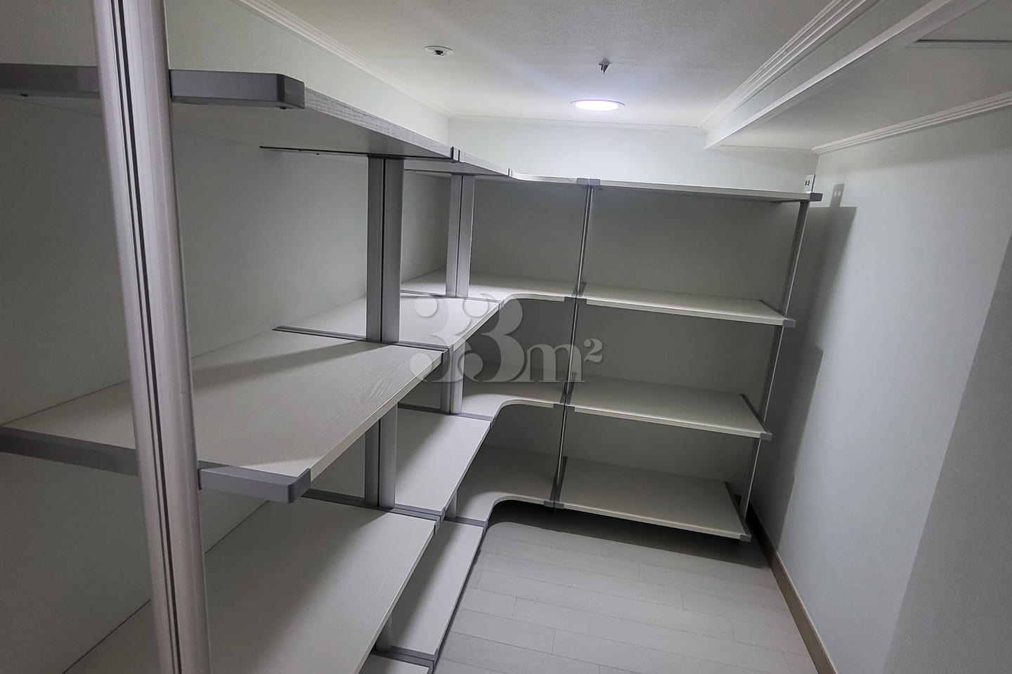 Newly built, fully furnished unit in central 16th image