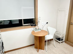 4 minutes to Sinchon, 9 minutes to Hongdae (o 4th image