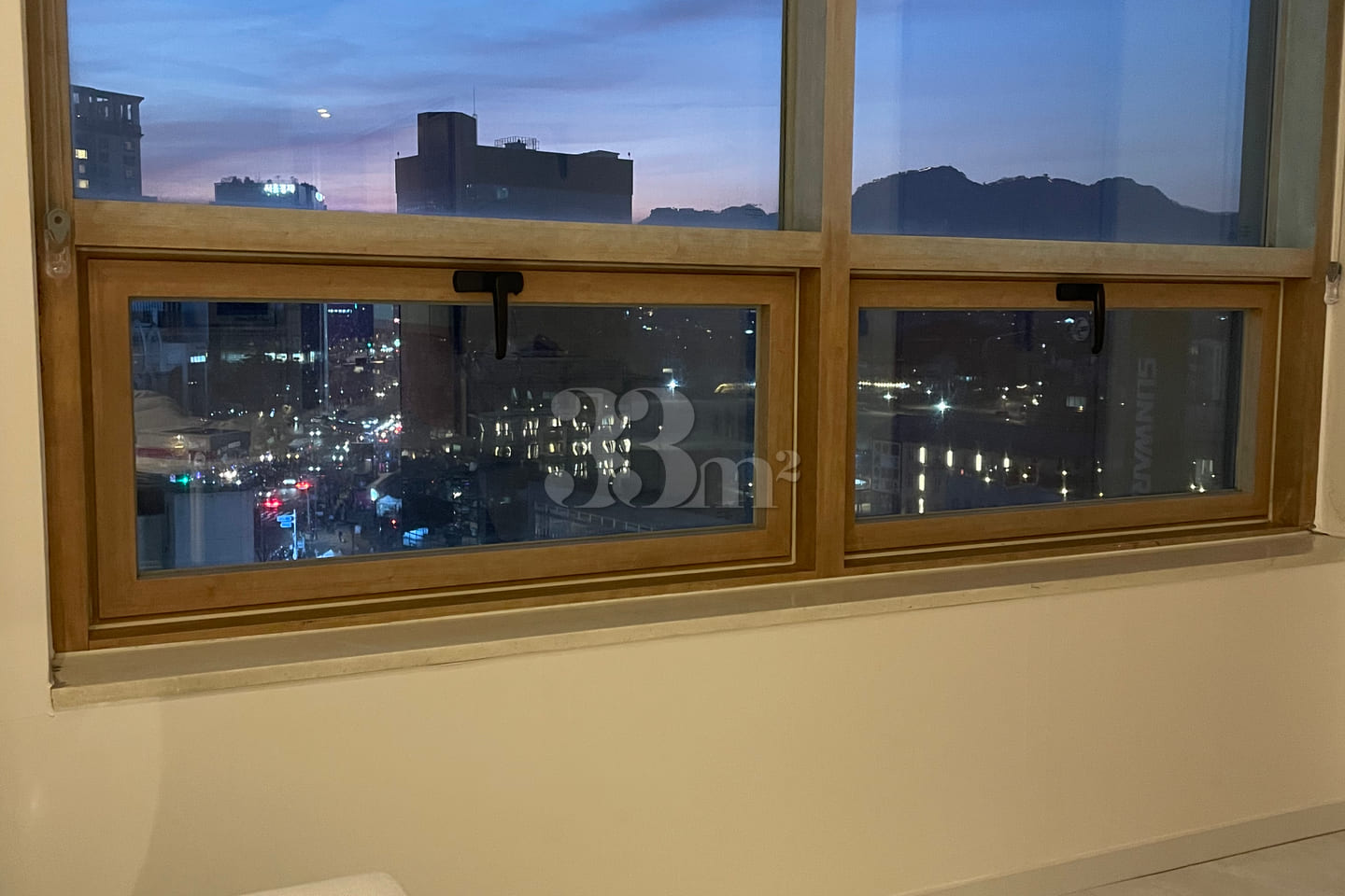 Spacious officetel connected to Anguk Station 3th image