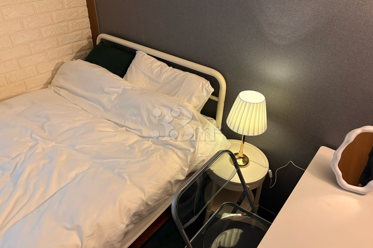 A pleasant room right next to the subway stat 0th image