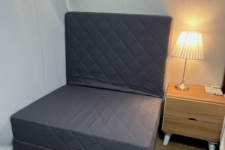 Convenient transportation, quiet, two rooms 1th image