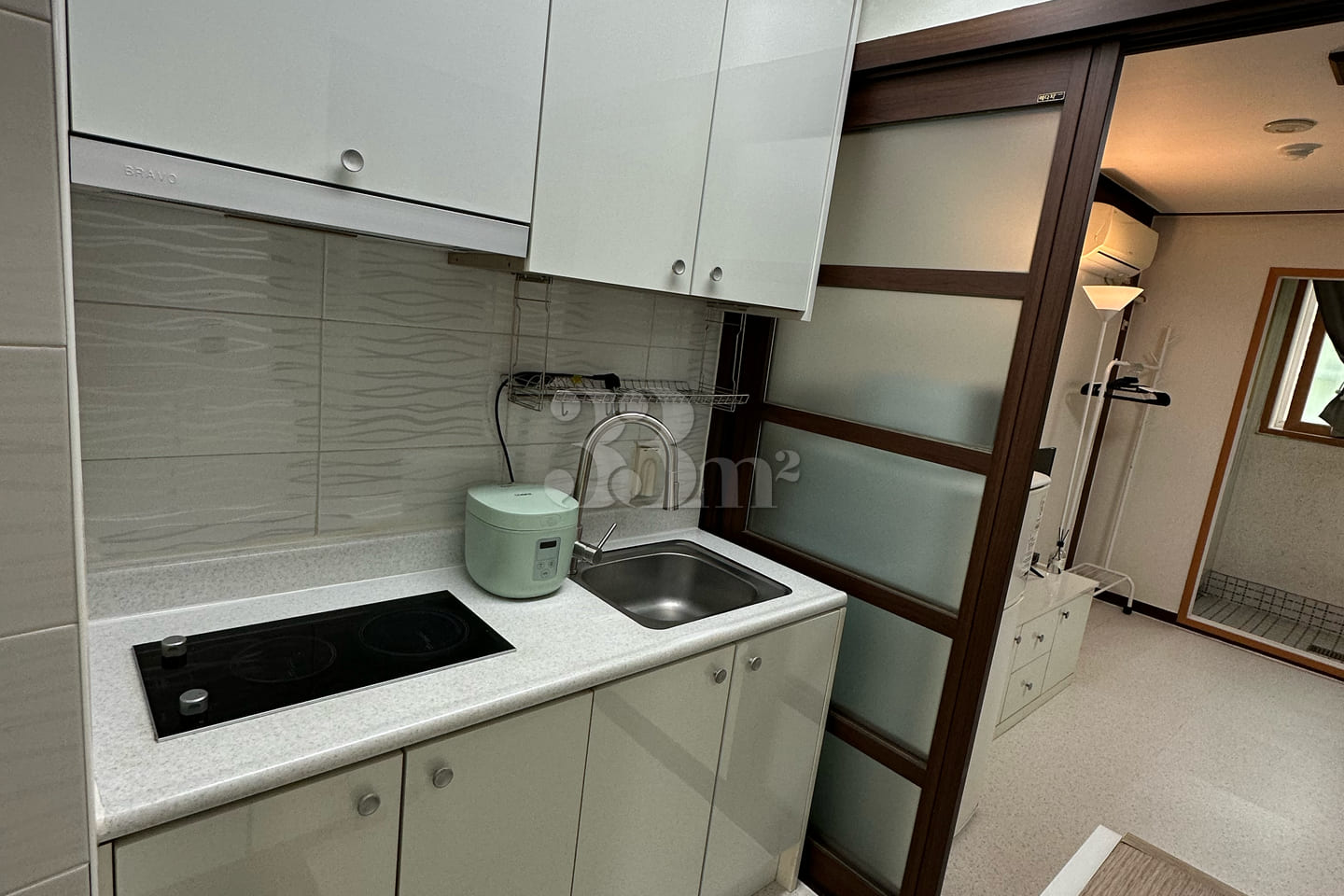 It's clean and quiet. 3th image